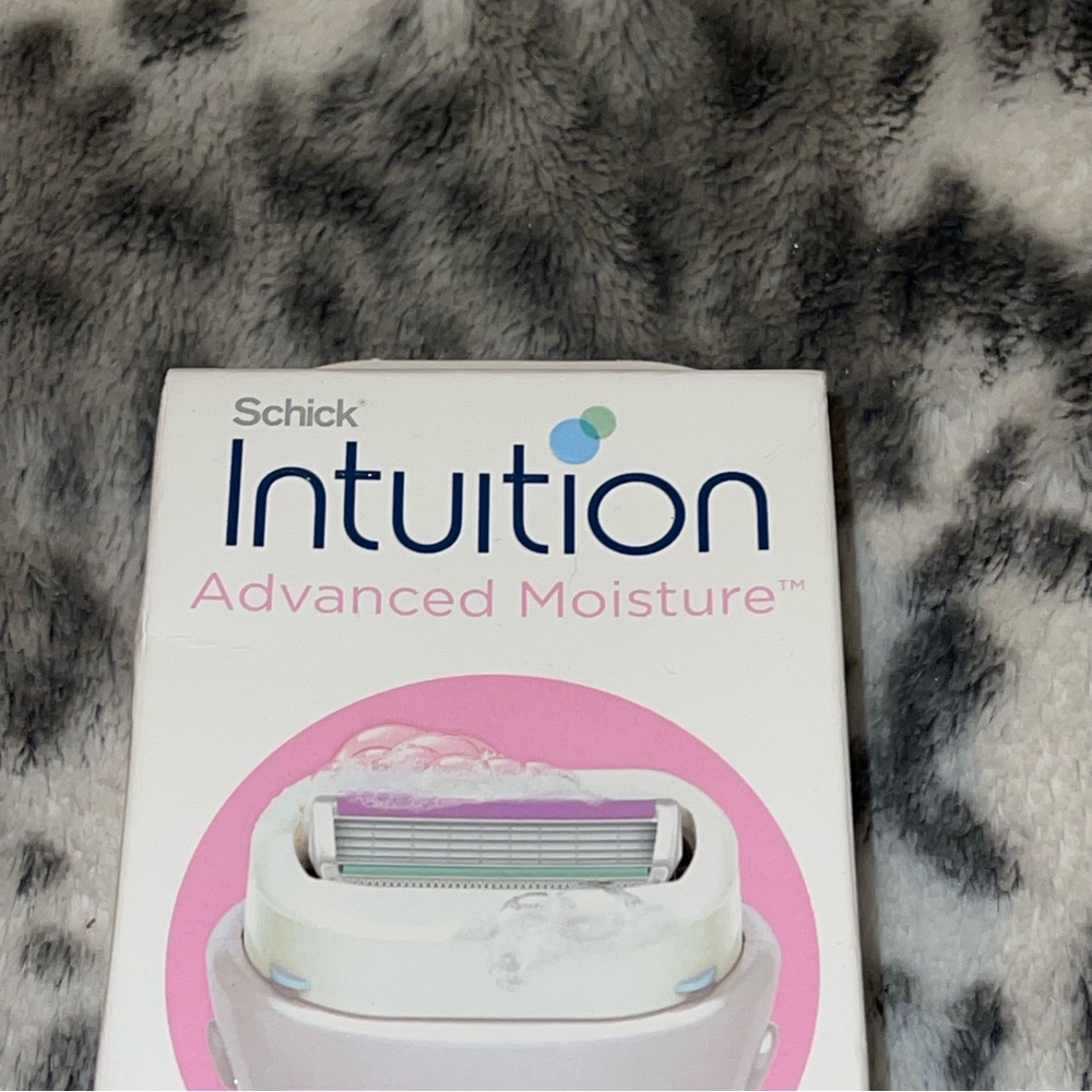 Schick Intuition Razor - Picture 2 of 9